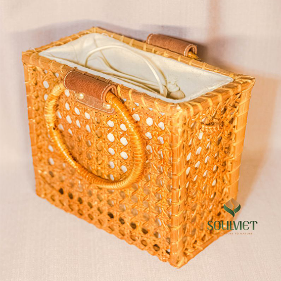 Charming rattan handbag with cotton layer inside